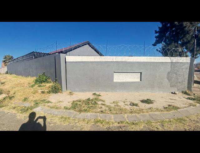 4 BEDROOM HOUSE FOR SALE IN MEADOWLANDS